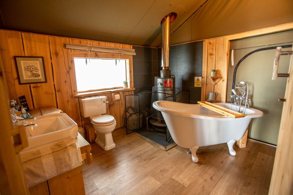 Bathroom with slipper bath