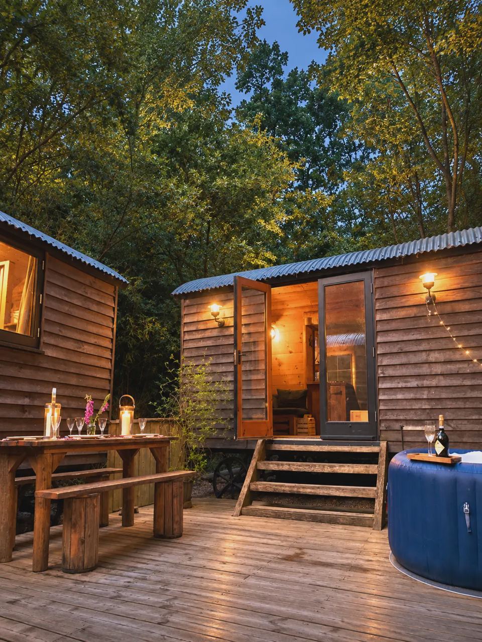 Hut deck with hot tub