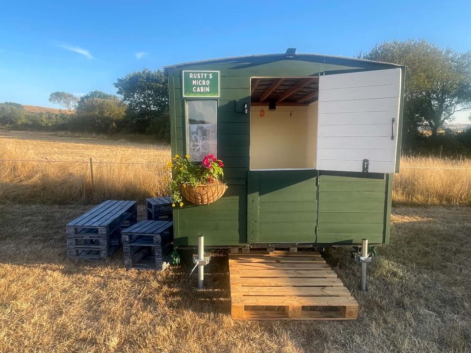Micro cabin in the meadow