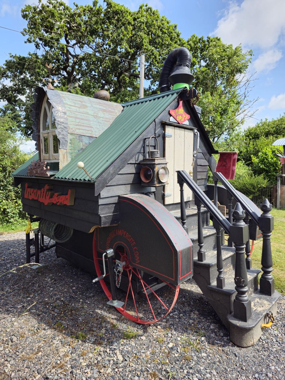 Quirky cabin on wheels